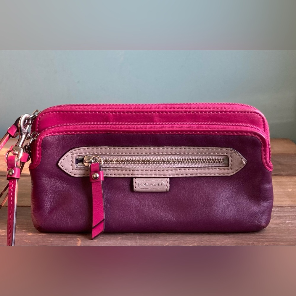 Coach Leather Daisy Spectator Double Zip Pouch Wristlet Bag